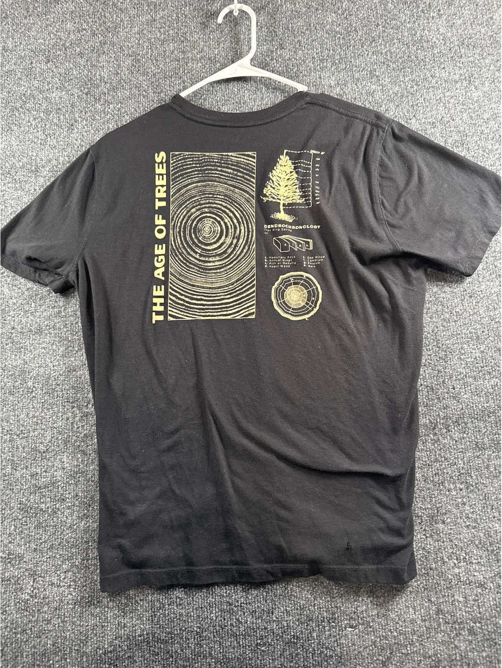 Old Navy Age of Trees Plant Seeds Graphic T-Shirt Men’s Medium Black Nature